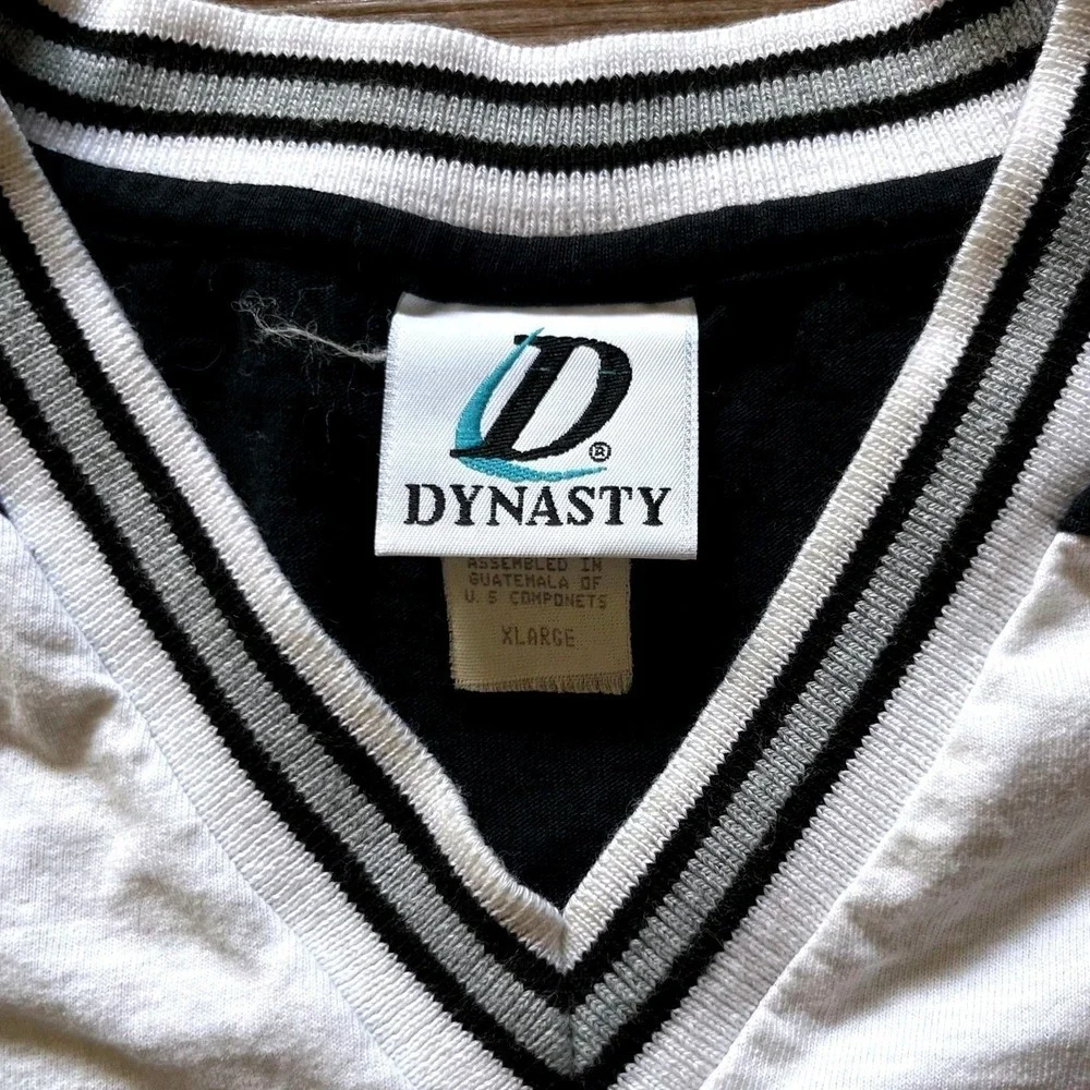 Vintage Iowa Hawkeyes Shirt Mens XL Black White NCAA Football Dynasty V Neck - Picture 2 of 7
